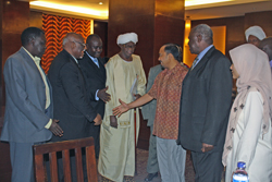 The Deputy Governor of Aceh greets Sudan delegation. (Photo: U.S. Institute of Peace)