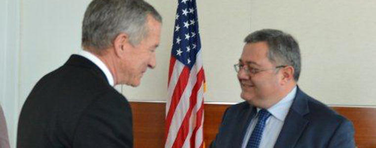 USIP President Jim Marshall greets David Usupashvili, the chairman of Georgia’s Parliament. 