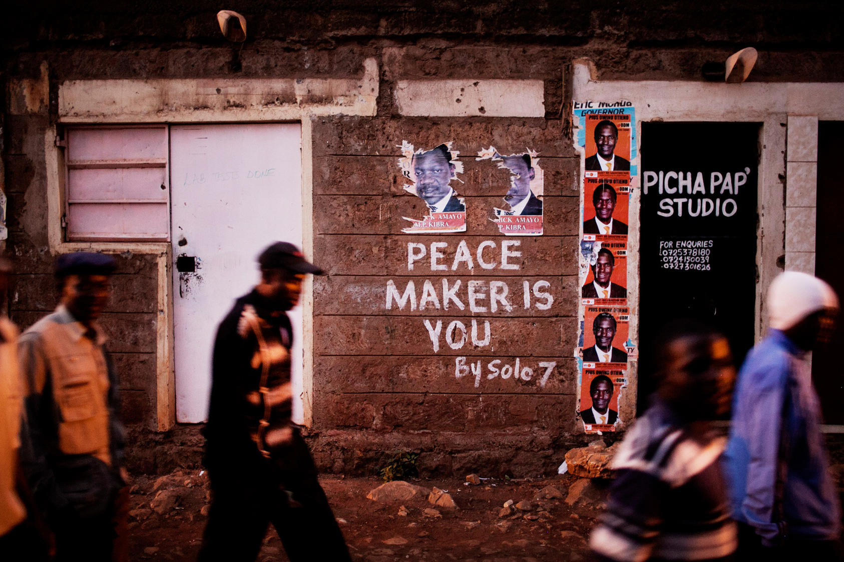 Voters pass a peace message on their way to a polling station in downtown Nairobi, Kenya, March 4, 2013. Millions of Kenyans poured into polling stations across the country Monday in a crucial, anxiously awaited presidential election, and early reports said some violence erupted in the coastal region around Mombasa.