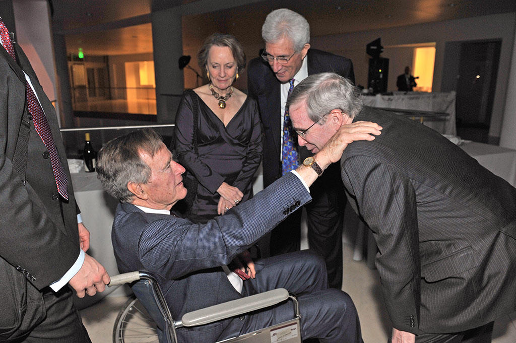 Stephen J. Hadley, USIP board chair, welcoming President Bush at the Points of Light Institute dinner at USIP headquarters, March 2011.