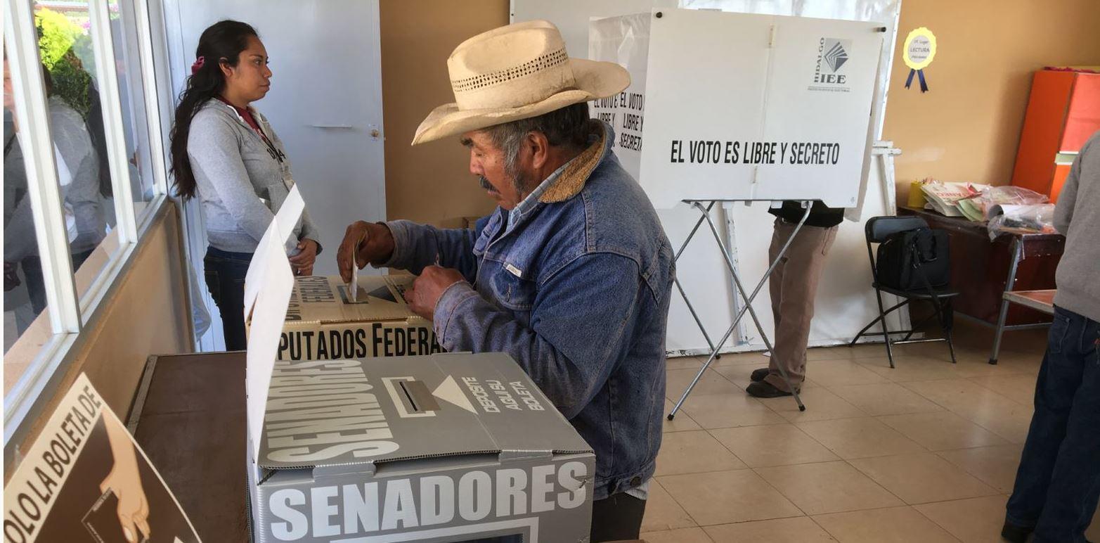 A man votes in an election in Mexico. Photo: Tonis Montes, USIP