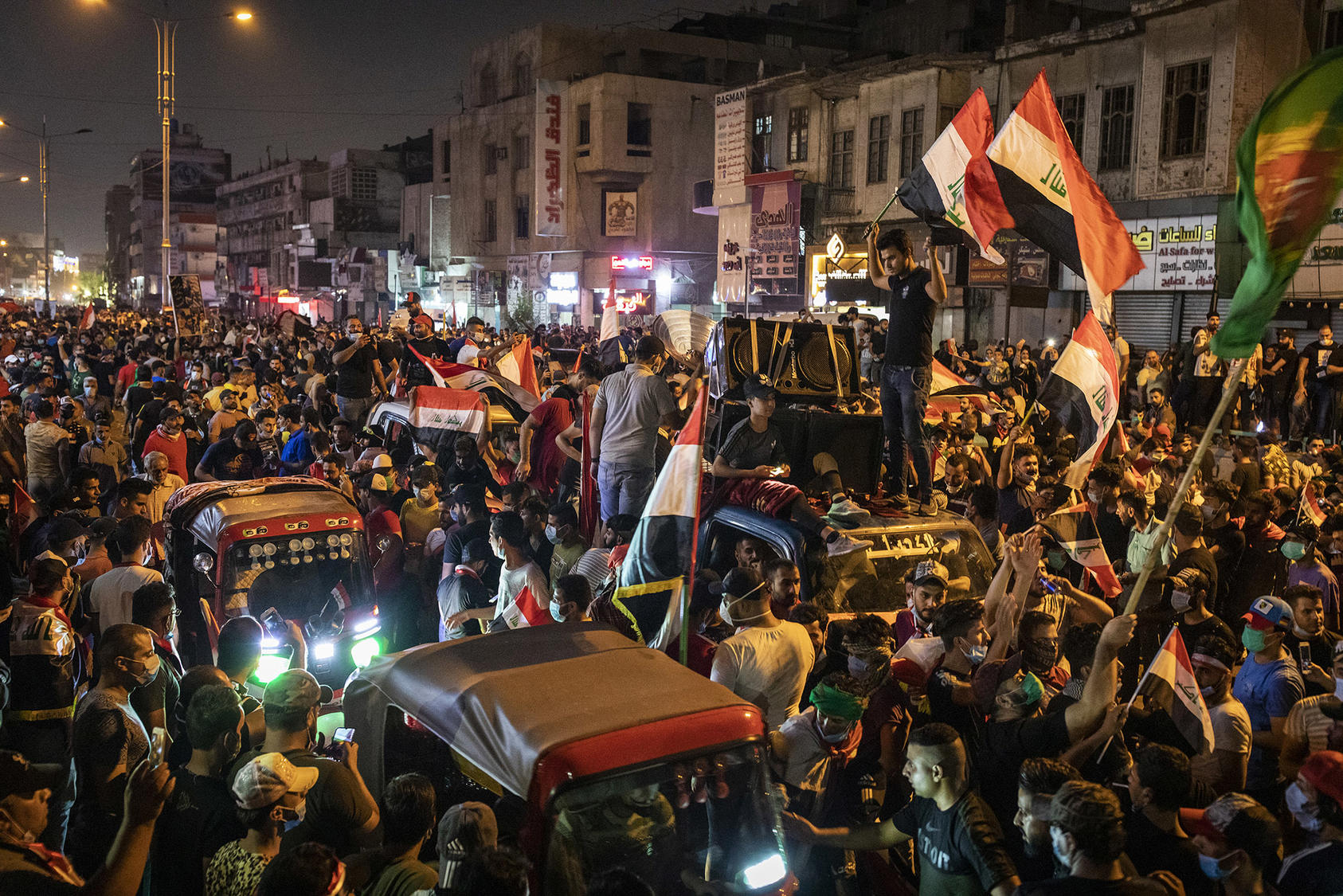 Iraqi protesters, mostly young men, fill streets around Baghdad’s Tahrir Square in late October. They demand effectively ‘a new social contract’ among Iraqis, USIP’s Elie Abouaoun says. (Ivor Prickett/The New York Times)