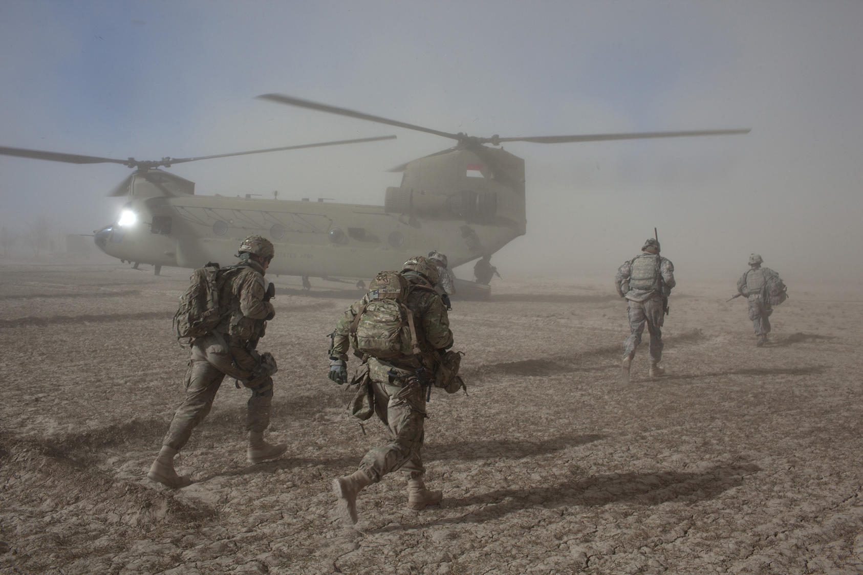 American soldiers with the 101st Airborne Division during a morning helicopter raid in the village of Alam Khel, Afghanistan, Jan. 23, 2011. (Tyler Hicks/The New York Times)
