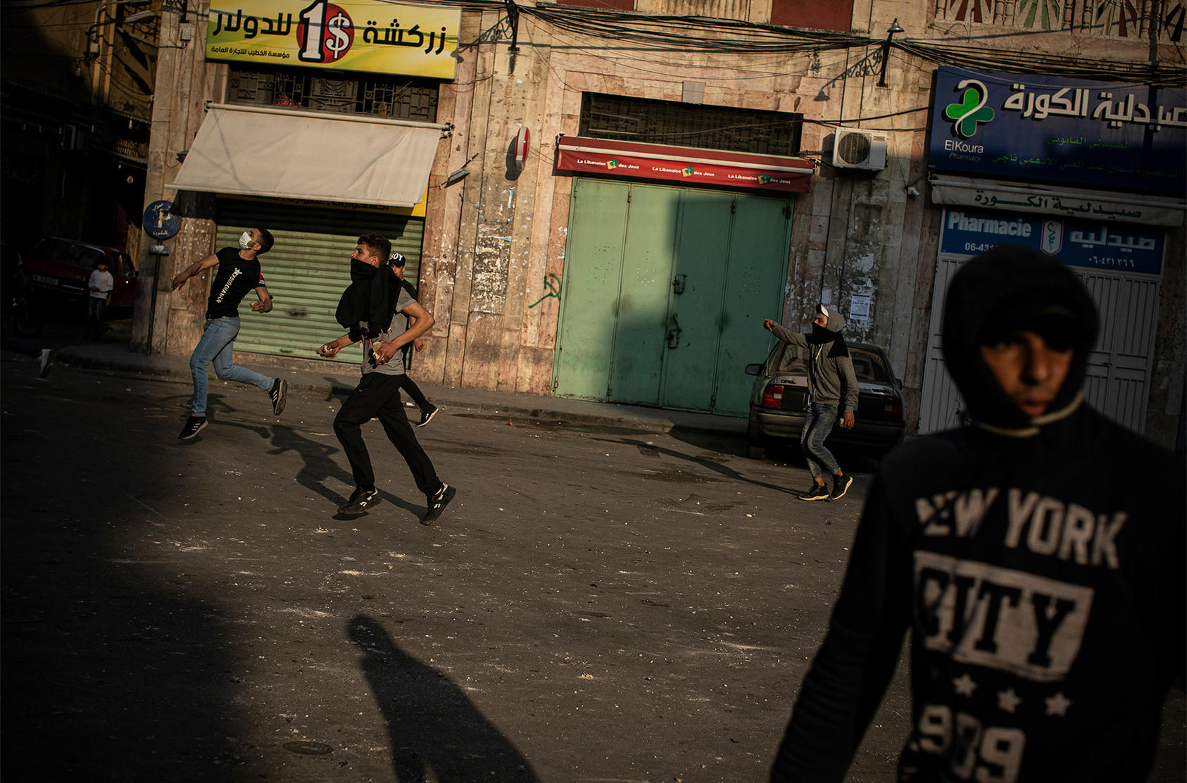 Antigovernment protesters clash with security forces in the northern city of Tripoli, Lebanon, April 29, 2020. (Diego Ibarra Sanchez/The New York Times)
