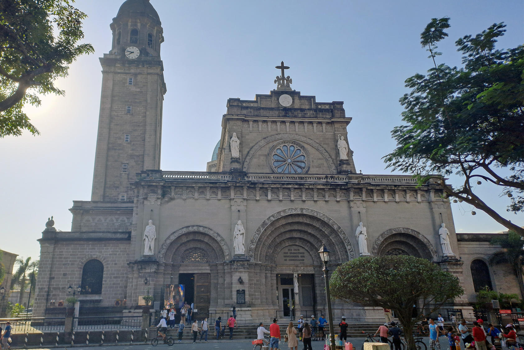 Exterior of the Manila Cathedral, October 29, 2023.  (Creative Commons/LMP 2001).