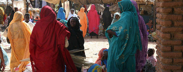 Market-sellers-in-Darfur-Sudan-COSV-wiki.jpg