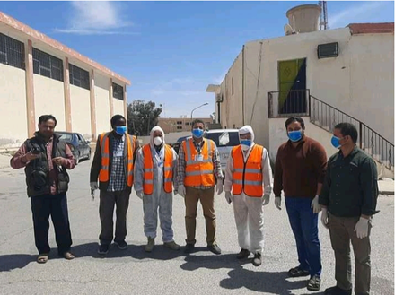 In Nalut, members of the USIP-backed peace effort joined volunteers in a city cleanup to curb the spread of COVID. (Moomken)