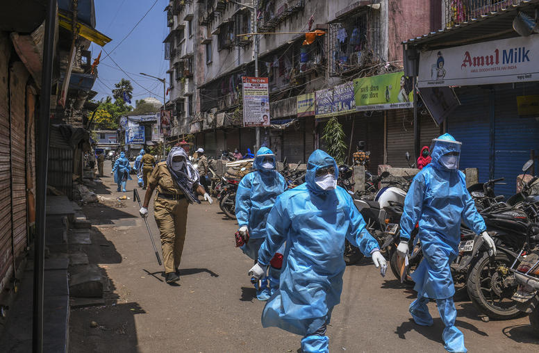 Health workers entering the Dharavi slum to conduct contact tracing and quarantining people who came into contact with a coronavirus patient in Mumbai, April 28, 2020. (Atul Loke/The New York Times)