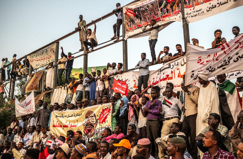 Protesters against former Sudanese President Omar al-Bashir in Khartoum, Sudan. April 19, 2019 (Bryan Denton/The New York Times)