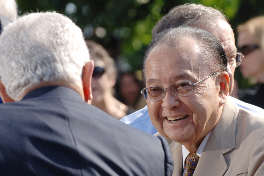 Senator Inouye speaking with Former Secretary of State Kissinger at USIP Headquarters Groundbreaking Ceremony, June 2008.jpg