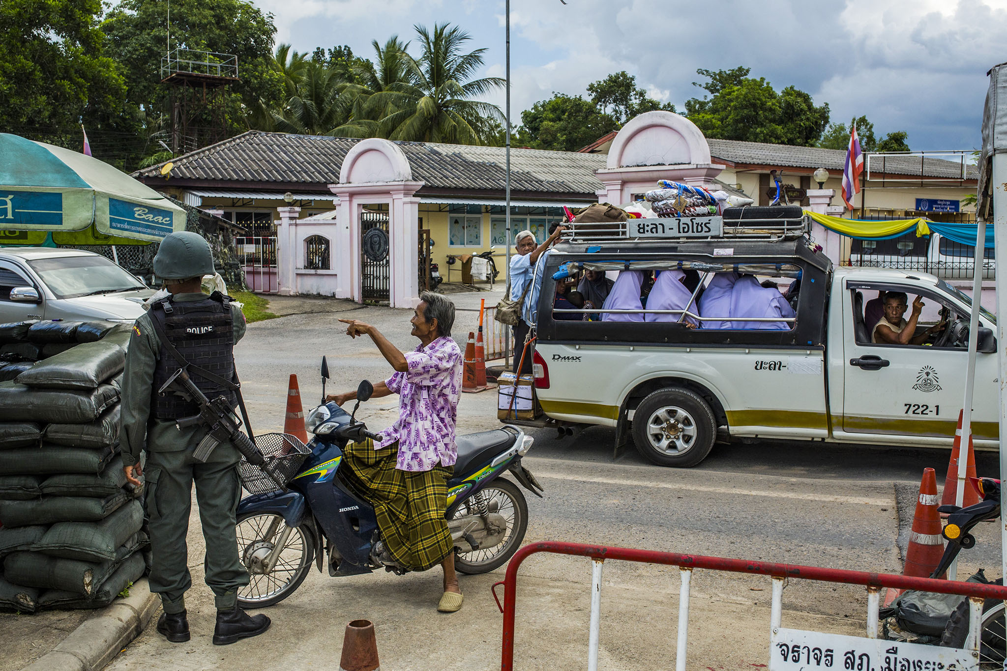 A soldier mans a security checkpoint in Yala, a city in southern Thailand. October 12, 2019. (Minzayar Oo/The New York Times)