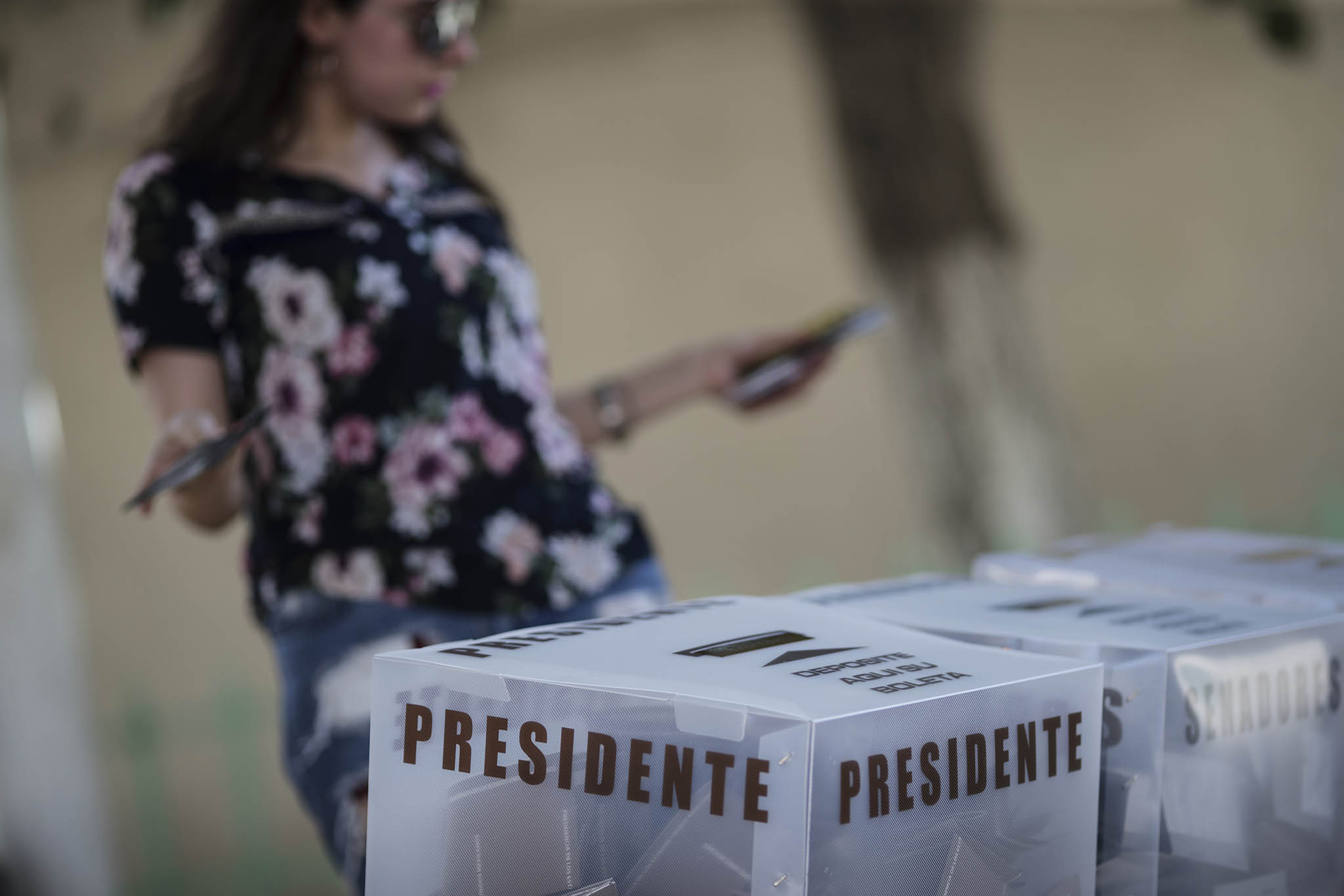 Ciudadanos emiten sus votos en las urnas en el centro de Ciudad Juárez, México. 1 de julio de 2018. (Victor J. Blue/The New York Times)