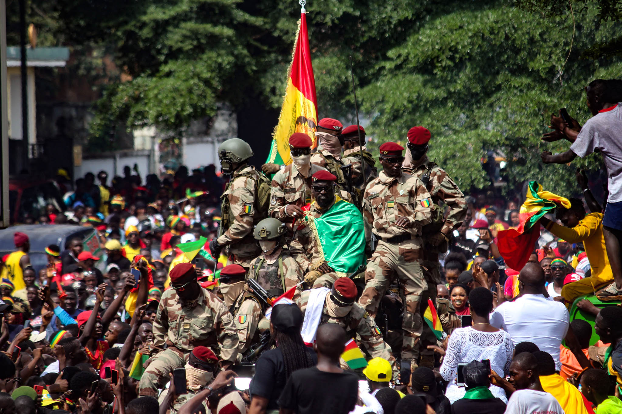 Guinean Interim President Mamady Doumbouya at a celebration for the anniversary of Guinea’s independence. October 2, 2021. (Aboubacarkhoraa/Wikimedia Commons)
