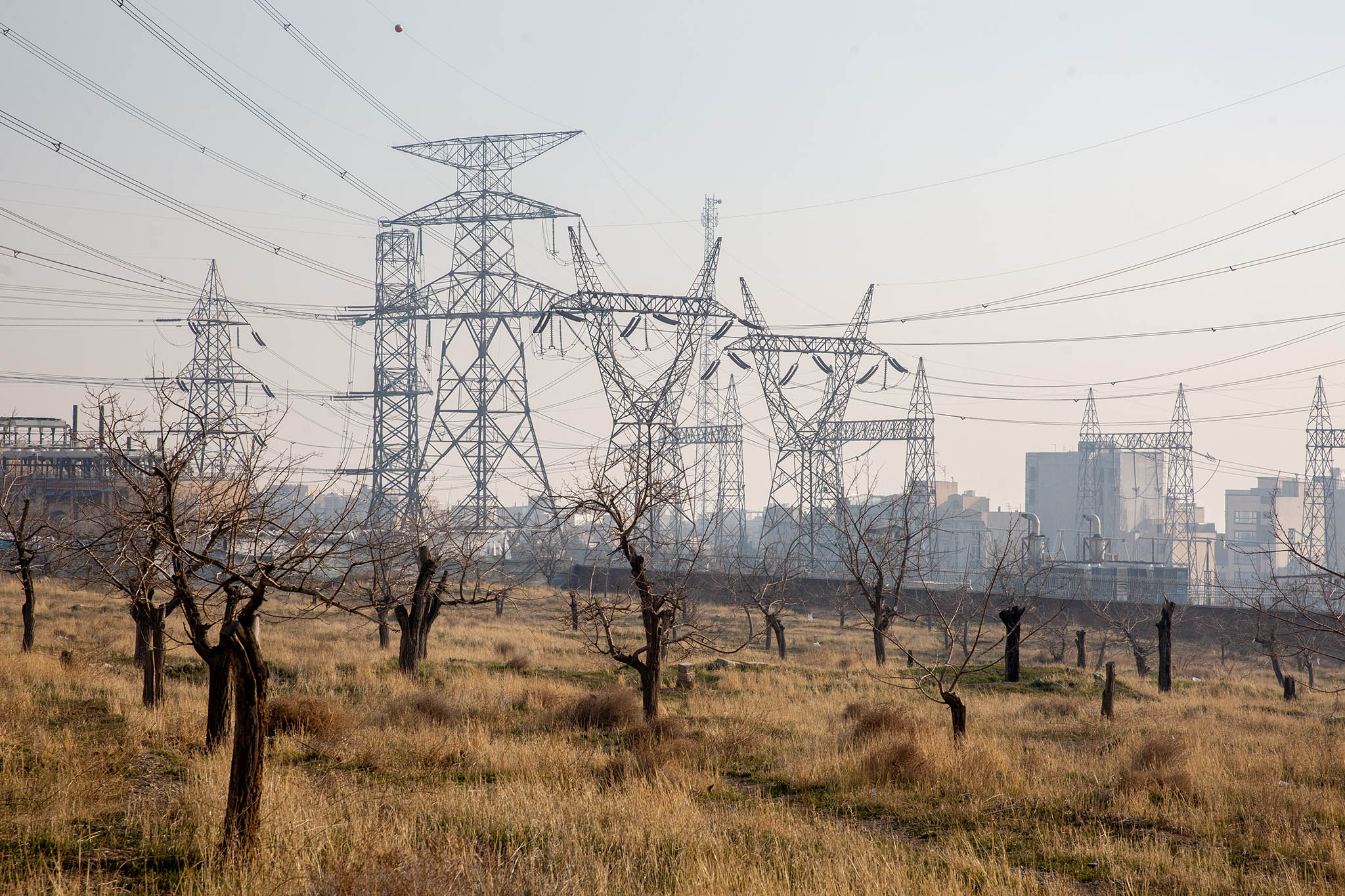 Power transmission lines in Tehran on Dec. 18, 2024.. (Arash Khamooshi/The New York Times)