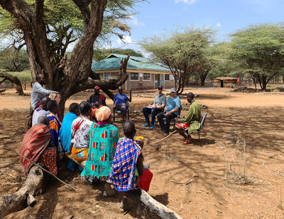 Elders of the Maasai Il-Ngwesi community explain to visitors their peacebuilding process with the neighboring Samburu community to end years of violent conflict over grazing land and related problems.
