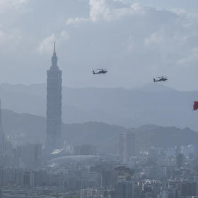 Taiwanese helicopters fly the country’s flag through the capital Taipei. October 5, 2021. (Lam Yik Fei/The New York Times)