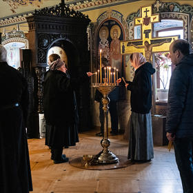 Worshippers light candles at the Monastery of the Caves in Kyiv, one of the holiest sites for Eastern Orthodox Christianity in Ukraine and Russia. March 1, 2022. (Lynsey Addario/The New York Times)