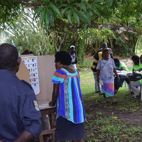 Bougainvilleans vote in Papua New Guinea’s 2017 general elections. In 2019, 97.7% of Bougainvilleans chose independence from Papua New Guinea in a nonbinding referendum. (Commonwealth Secretariat)