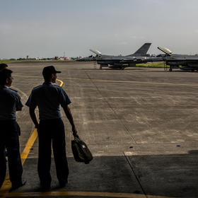 Fighter jets in Taiwan, Oct. 2017. Recent close calls between the U.S. and Chinese militaries over the South China Sea and in the Taiwan Strait highlight concerns over the absence of crisis management mechanisms. (Bryan Denton/The New York Times)