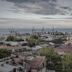 Cranes and grain silos rise on the Black Sea waterfront of Odesa, Ukraine’s biggest port, last year. Russian missiles have hit the port and elsewhere in a sudden wave of strikes on Ukraine’s grain export facilities. (Laetitia Vancon/The New York Times)