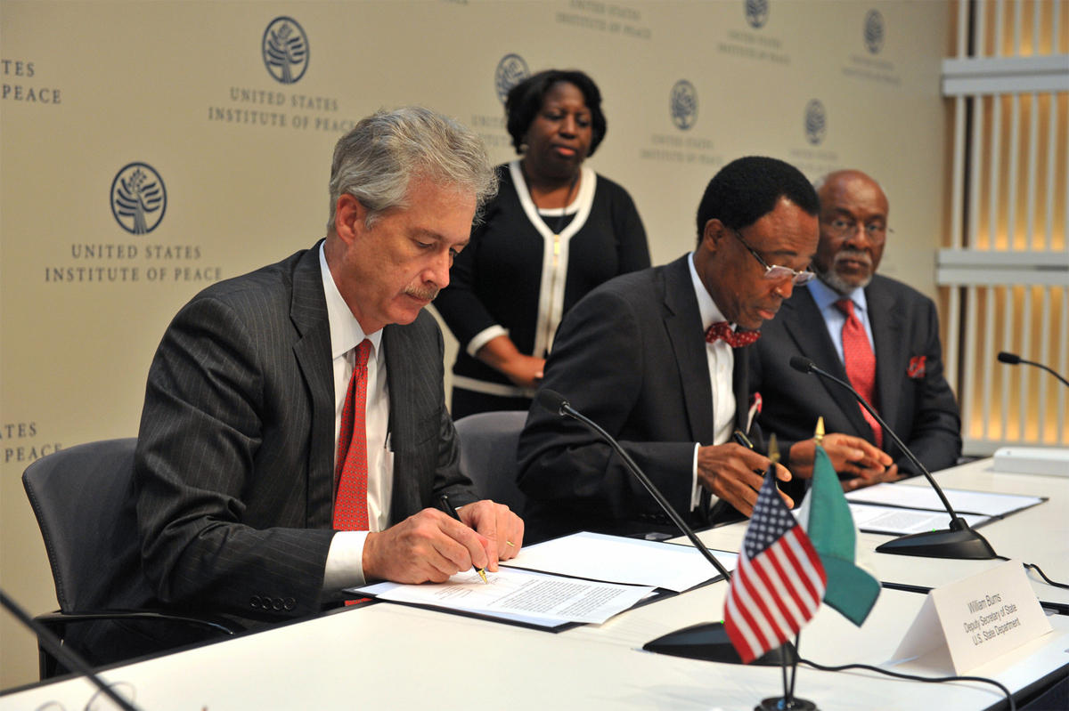 U.S., Nigeria Sign Communique on Bilateral Cooperation at USIP