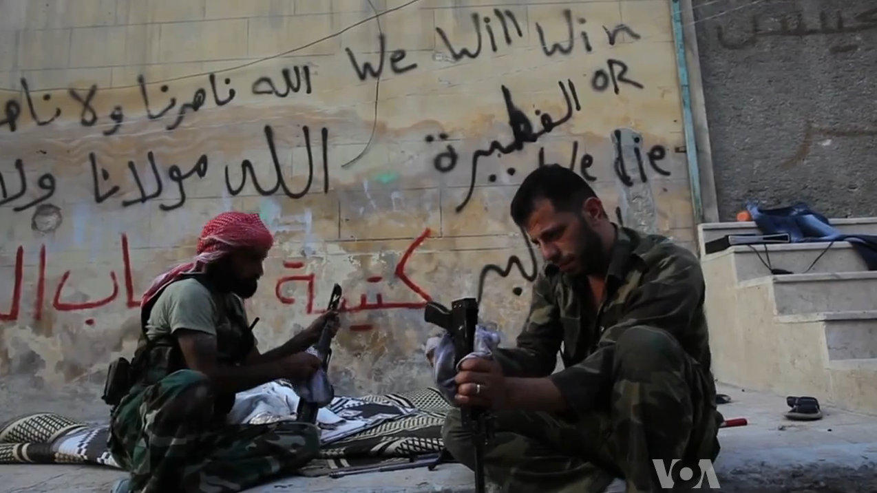 20150929-FSA_rebels_cleaning_their_AK47s-wiki.jpg