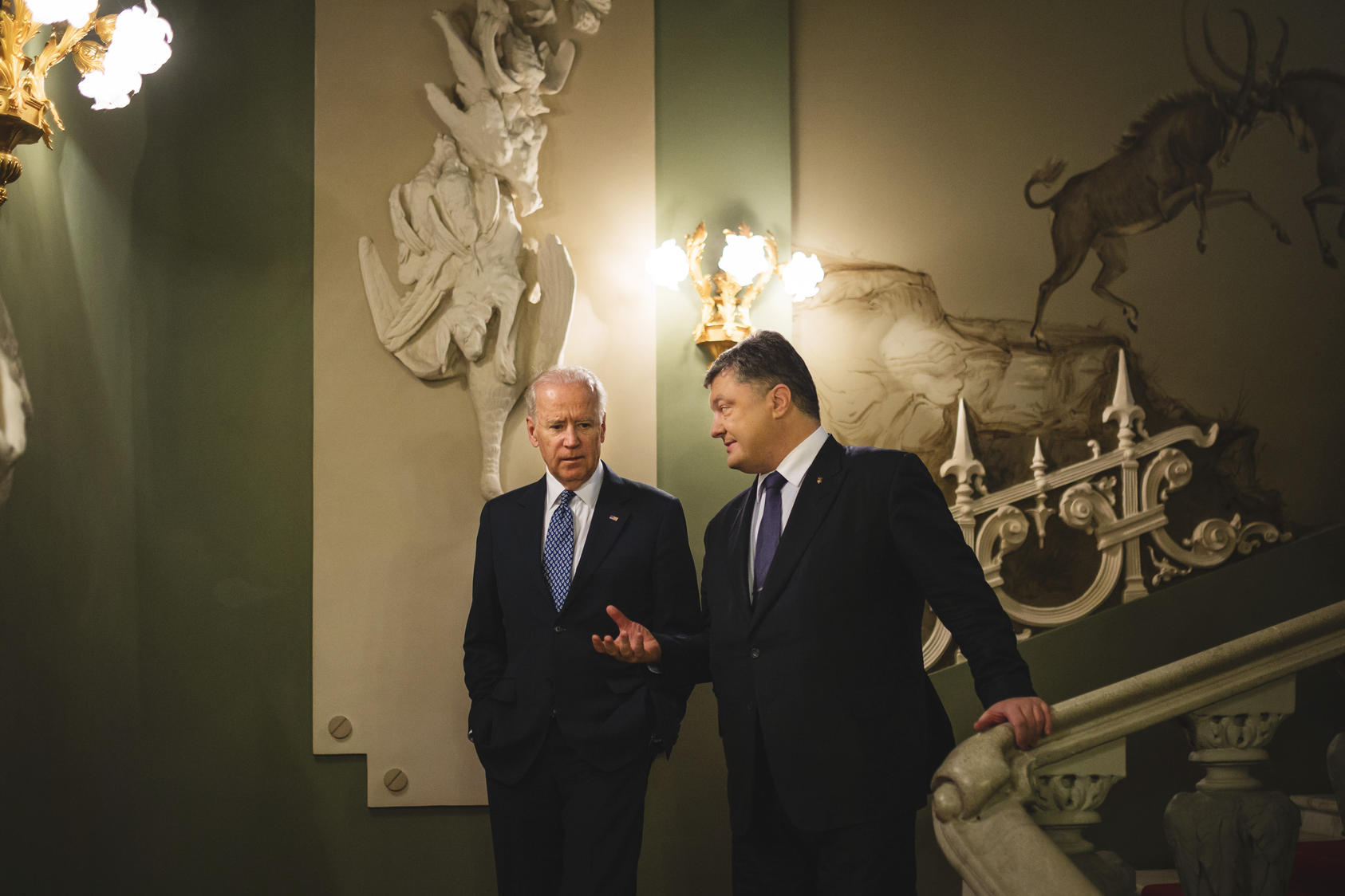 Ukrainian President Petro Poroshenko, right, and Vice President Joe Biden talk during a meeting in Kiev, Ukraine, Dec. 7, 2015. Biden assured Ukrainian leaders that Russian cooperation in Syria would not change America’s position, and also pressed them to do more to battle corruption. 