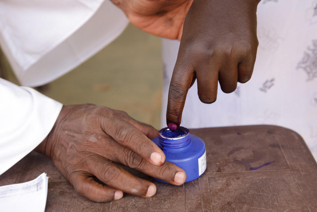 09 January 2011: First day of the referendum on South Sudan's independence and first voters in El Fasher polling center, North Darfur, Sudan. Picture: UNAMID - Olivier Chassot