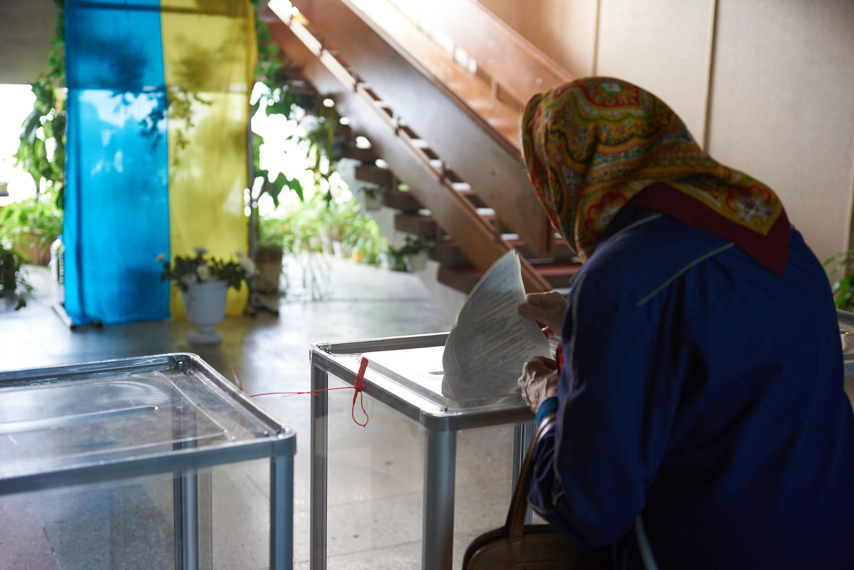 Ukrainian woman voting in the 2015 local elections