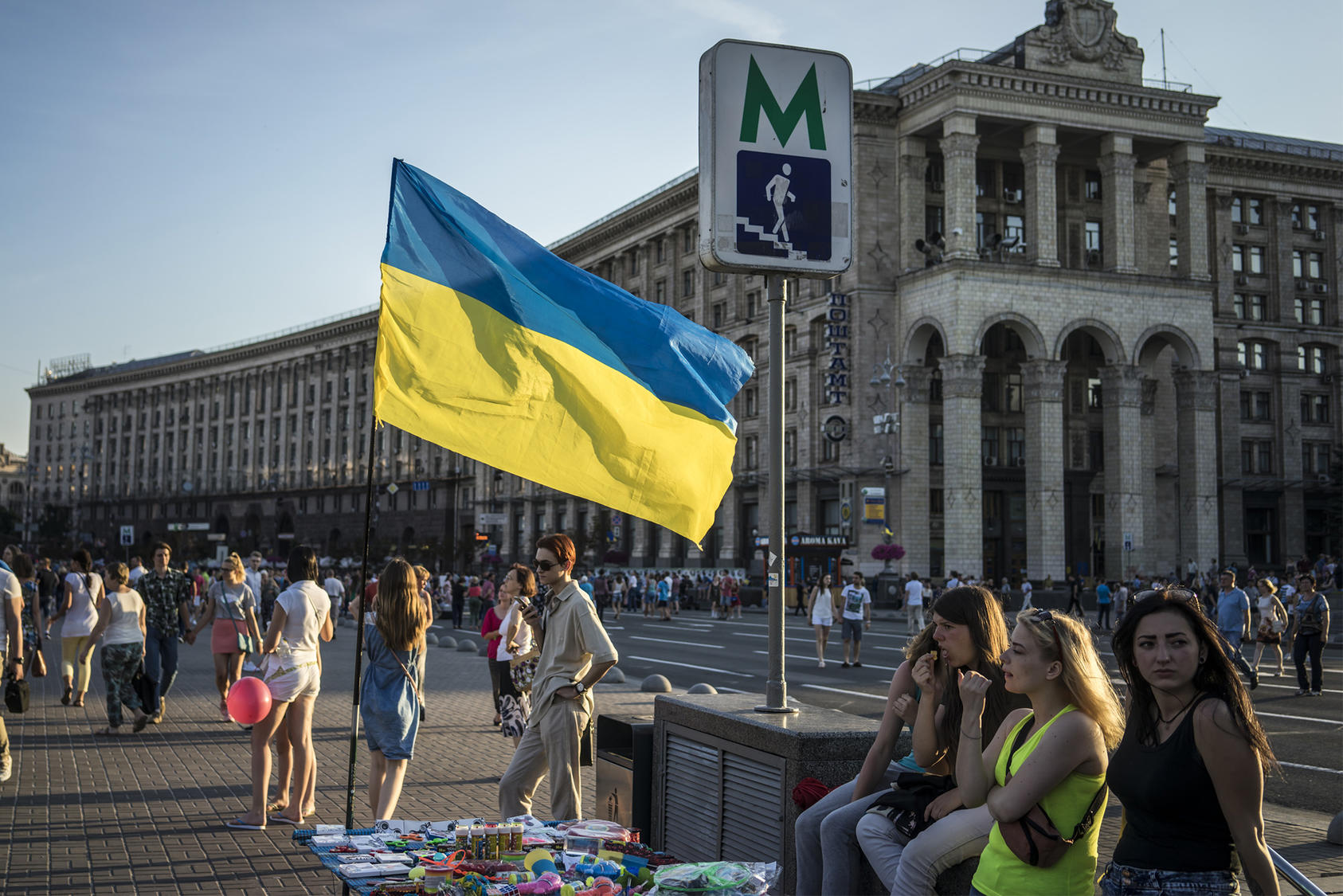 A Ukrainian flag flies in downtown Kiev, June 28, 2017. (Brendan Hoffman/The New York Times)