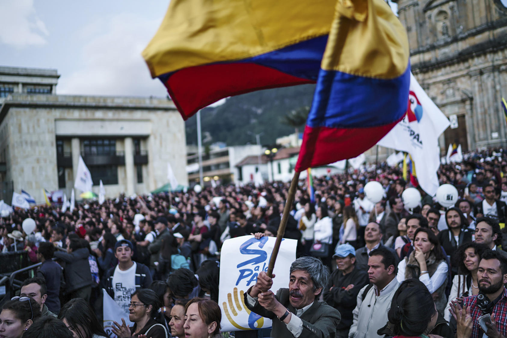 A celebration in Bolivar Square of the signing of a peace agreement between the Colombian government and the Revolutionary Armed Forces of Colombia, or FARC, in Bogota, Sept. 26, 2016. (Federico Rios Escobar/The New York Times)