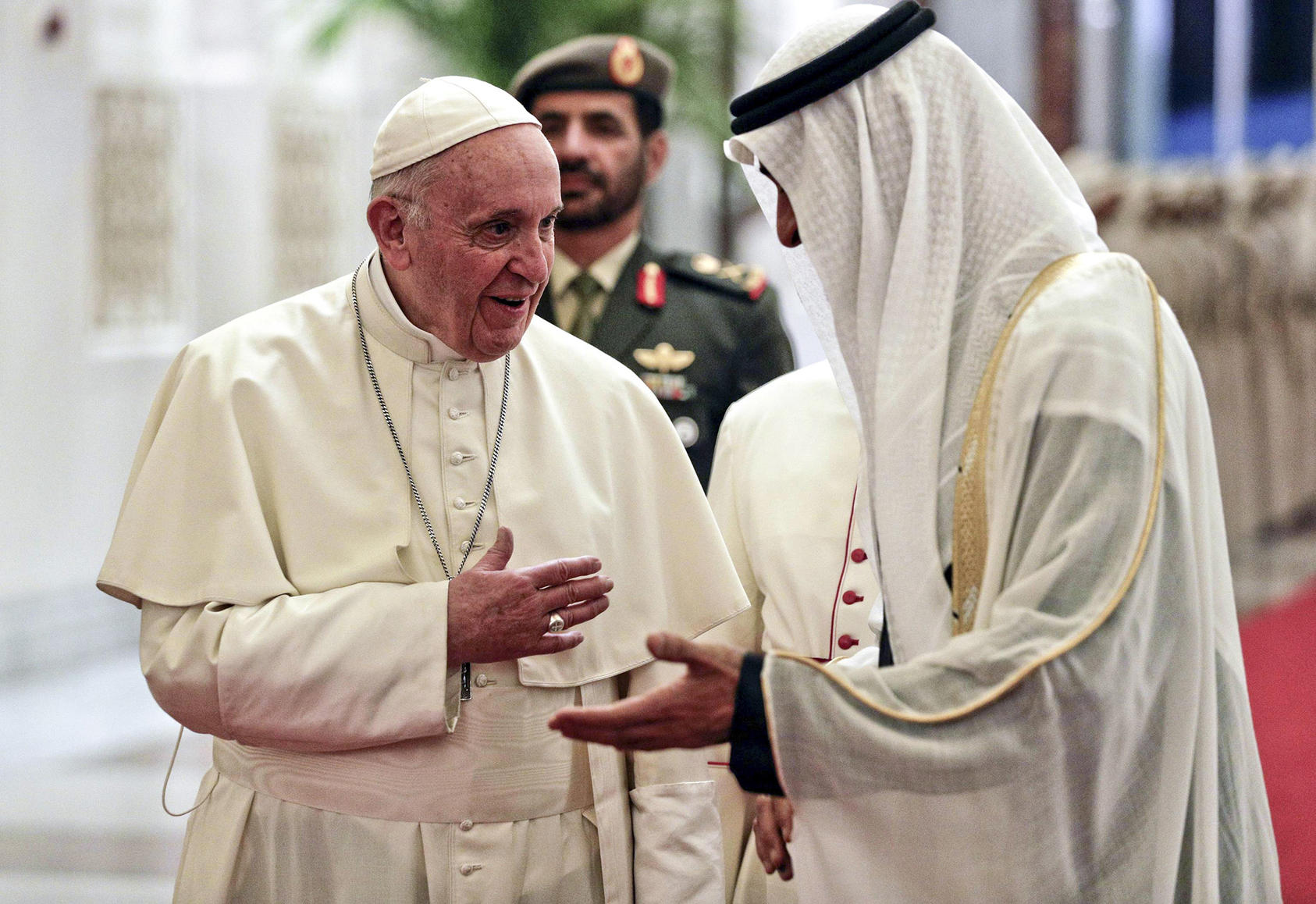 Pope Francis is welcomed by the Crown Prince of Abu Dhabi, Sheikh Mohammed bin Zayed Al Nahyan, at the airport in Abu Dhabi, United Arab Emirates, Feb. 3, 2019. (Andrew Medichini/Pool via The New York Times)