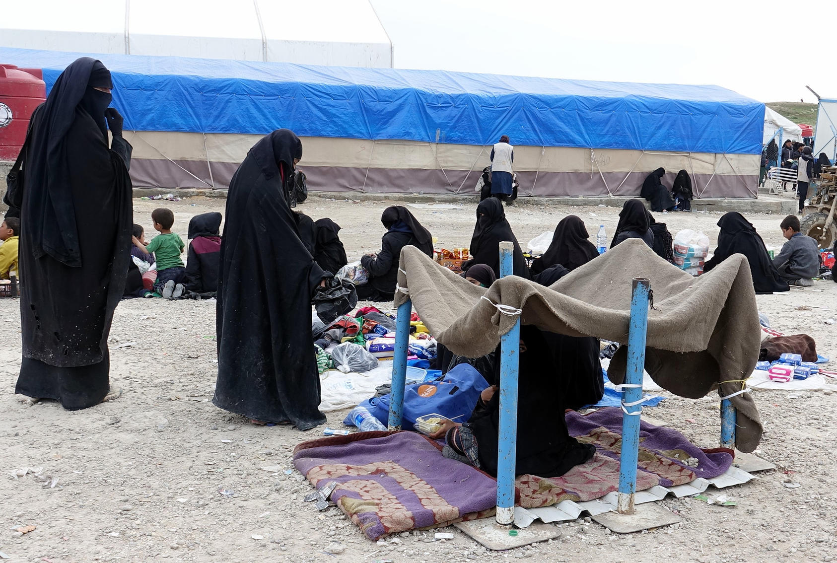 As the Islamic State “caliphate” collapsed in March, women and children of ISIS fighters’ families were gathered at a rudimentary detention camp in al-Hol. The camp now holds more than 70,000. (Photo credit: Robin Wright/USIP)