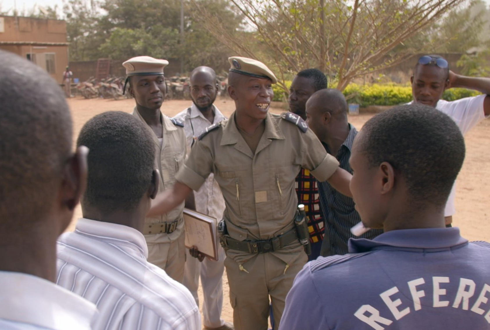 Police officer Gomogo Saïdou guides discussion on a local dispute in Saaba, Burkina Faso. Saïdou is a key member of the USIP-coordinated “Justice and Security Dialogue” that has improved stability in Saaba, despite rising violence in the country. 