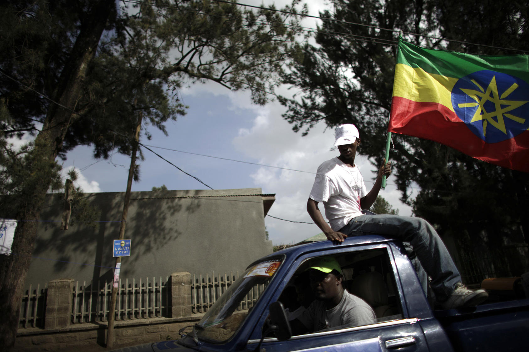 Supporters of the ruling party, Ethiopian Peoples Revolutionary Democratic Front, rally in cars with the national flag in Addis Ababa, Ethiopia, May 19, 2010. (Ed Ou/The New York Times)