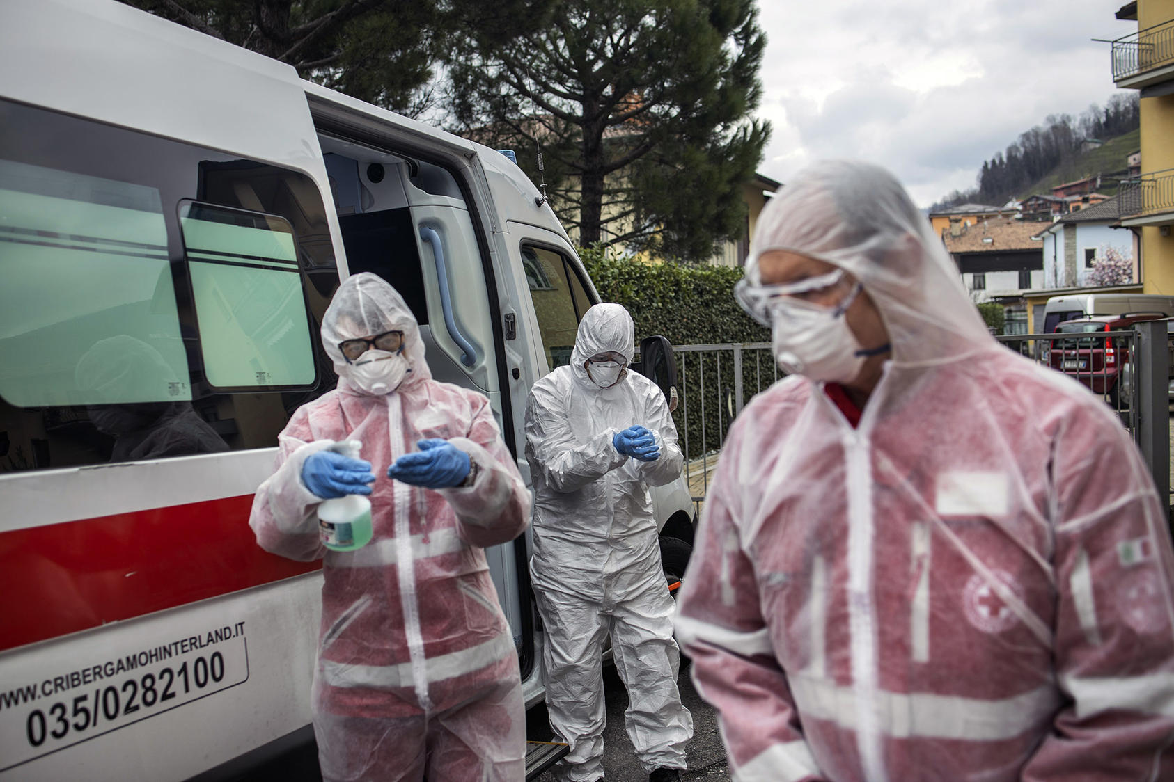 Red Cross workers disinfect to try to avoid spreading the coronavirus, in Pradalunga, Italy, March 15, 2020. (Fabio Bucciarelli/The New York Times)
