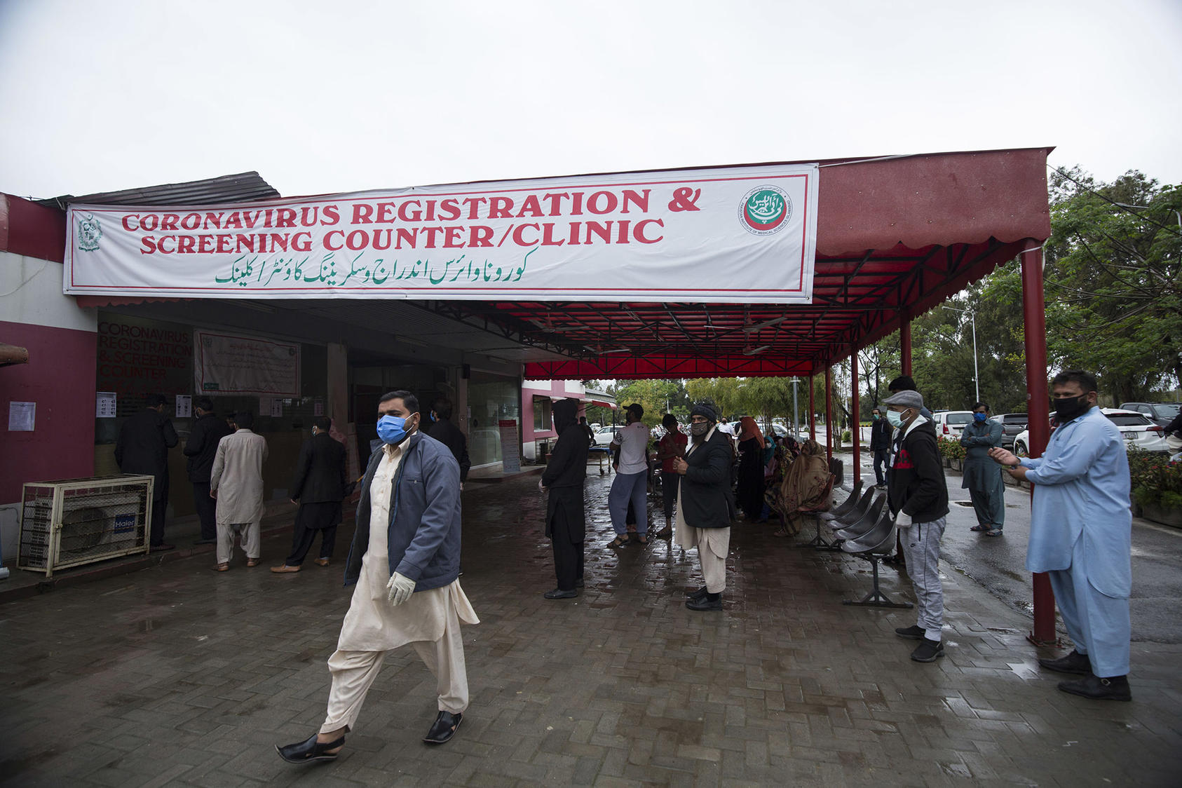 People wait to be tested for COVID-19 at a screening center in Islamabad, Pakistan. March 24, 2020. (Saiyna Bashir/The New York Times)