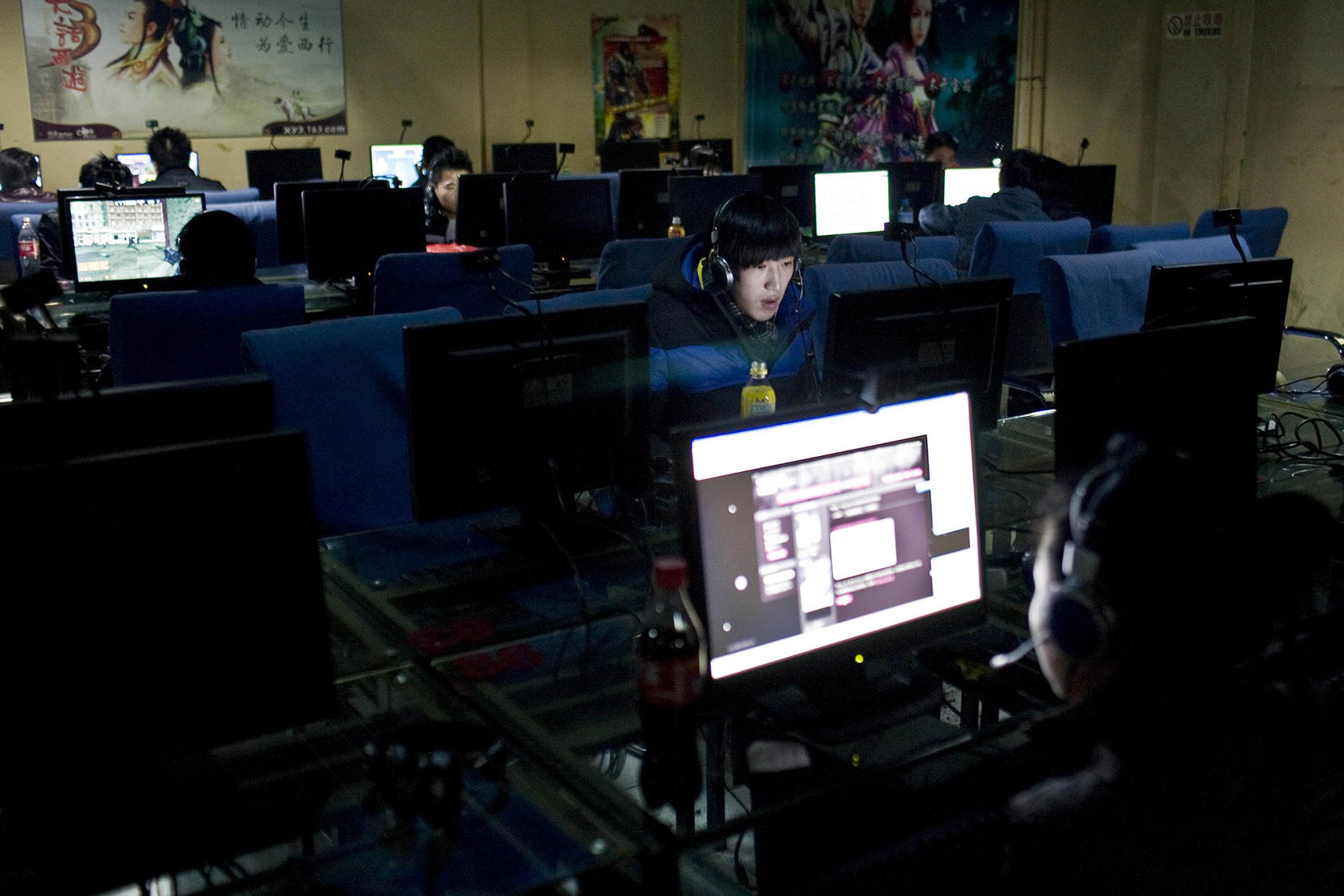 People use computers at an internet cafe, in Beijing, Feb. 10, 2010. The Chinese government has tightened its grip on the internet, reportedly determined to smother any hint of antigovernment sentiment. (Shiho Fukada/The New York Times)