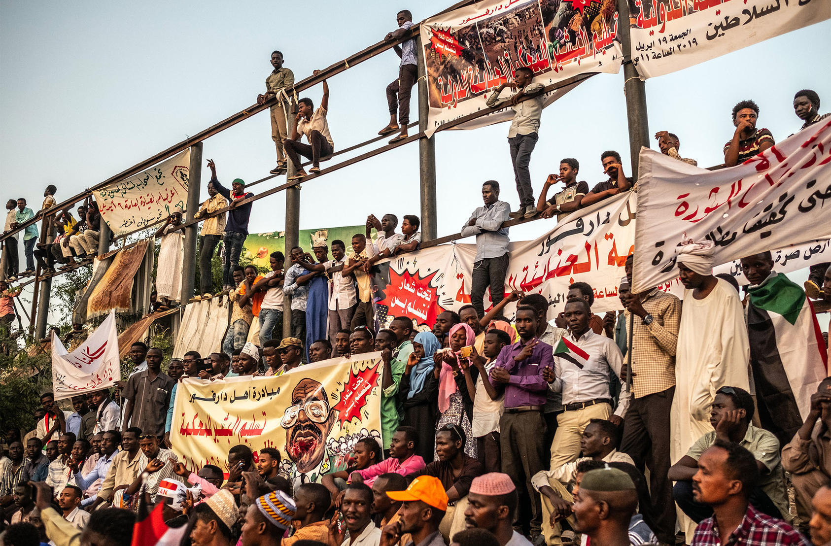 Protesters against former Sudanese President Omar al-Bashir in Khartoum, Sudan. April 19, 2019 (Bryan Denton/The New York Times)