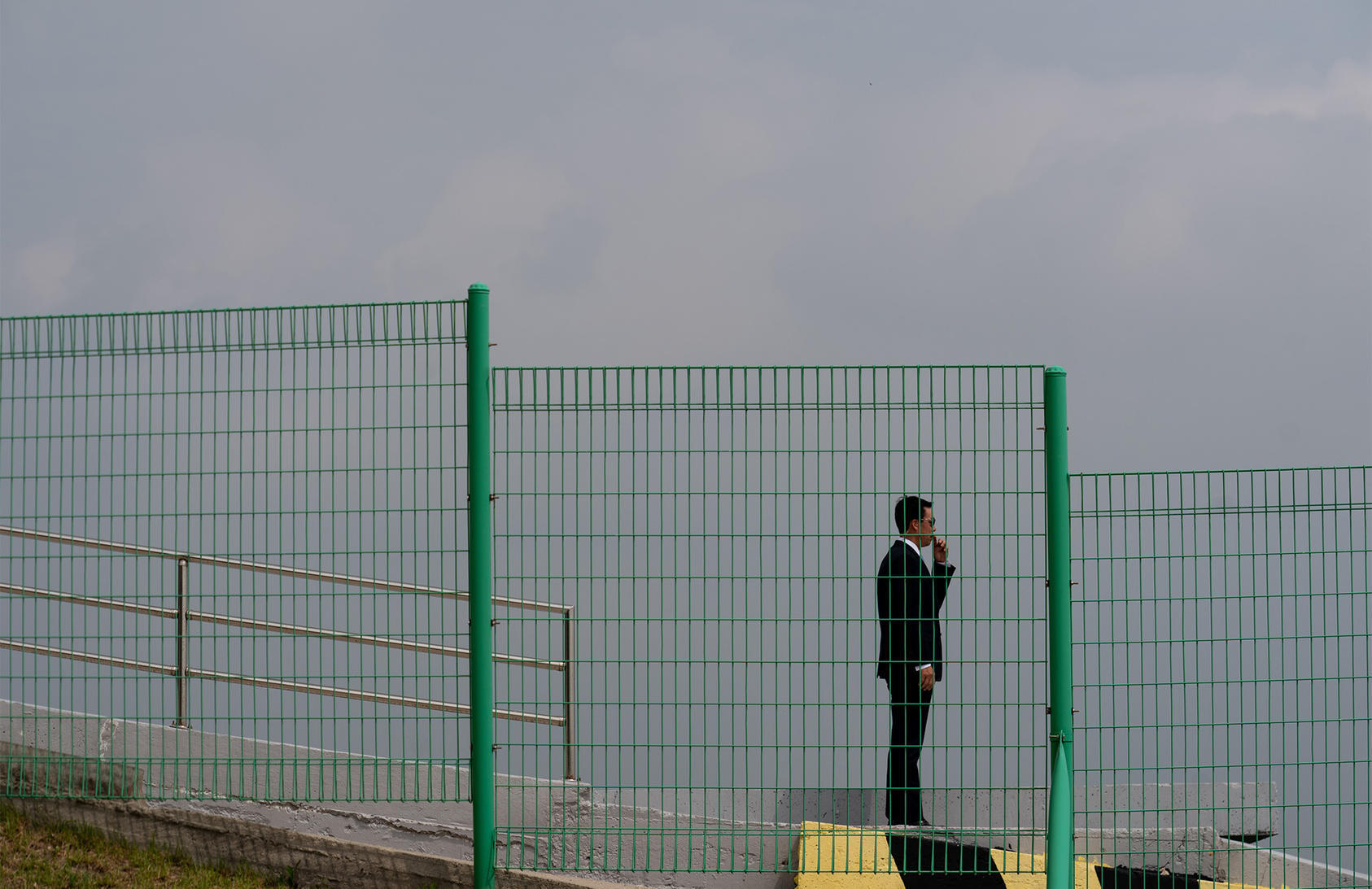 A Secret Service agent stands watch as President Donald Trump arrives at Observation Post Ouellette to view North Korea along the Demilitarized Zone at Camp Bonifas in South Korea, June 30, 2019. (Erin Schaff/The New York Times)