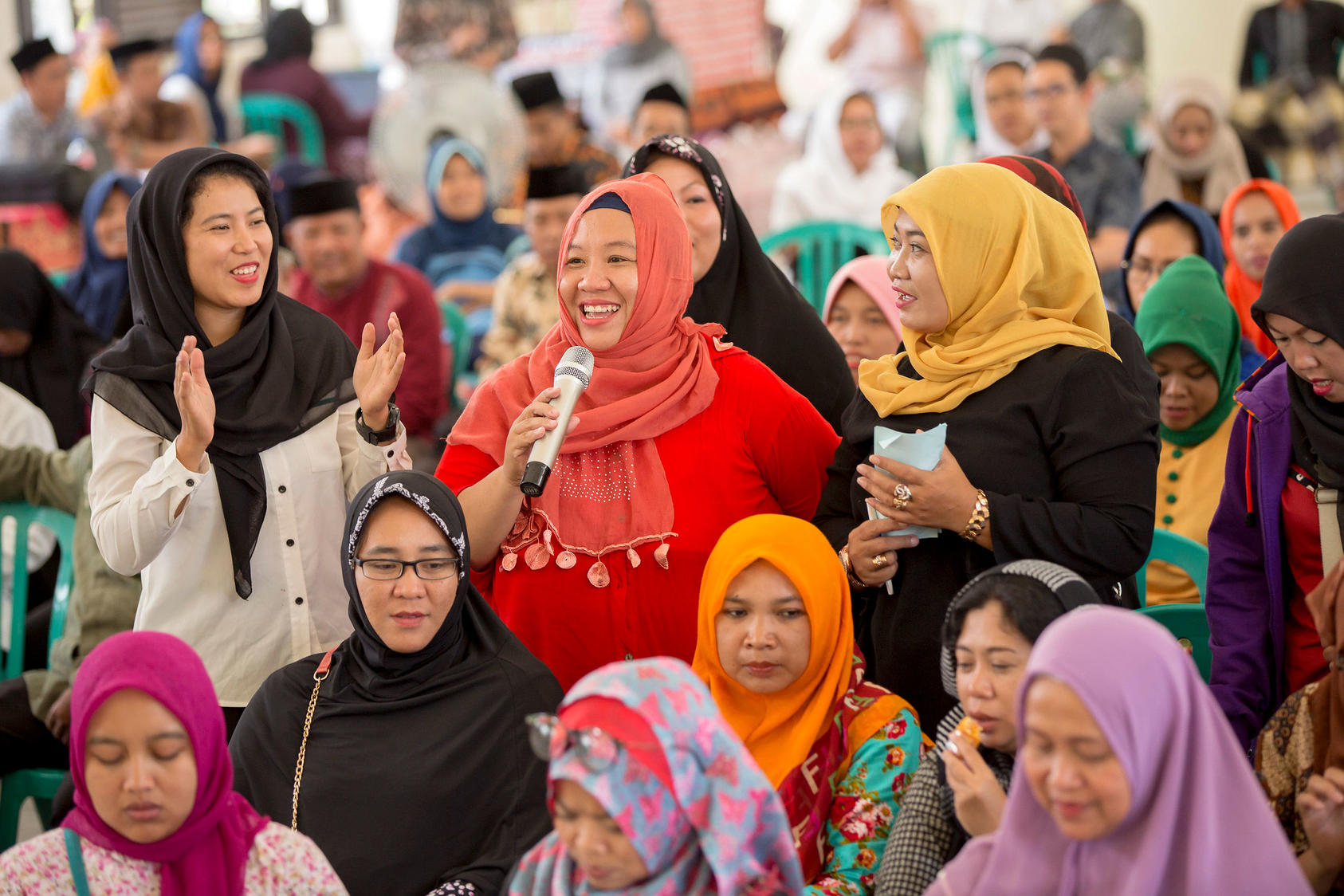A scene from community discussions at the massive gathering in Pesantren Annuqqayah—one of the oldest Islamic boarding schools in the country—on how women contribute to peace in their communities. 
