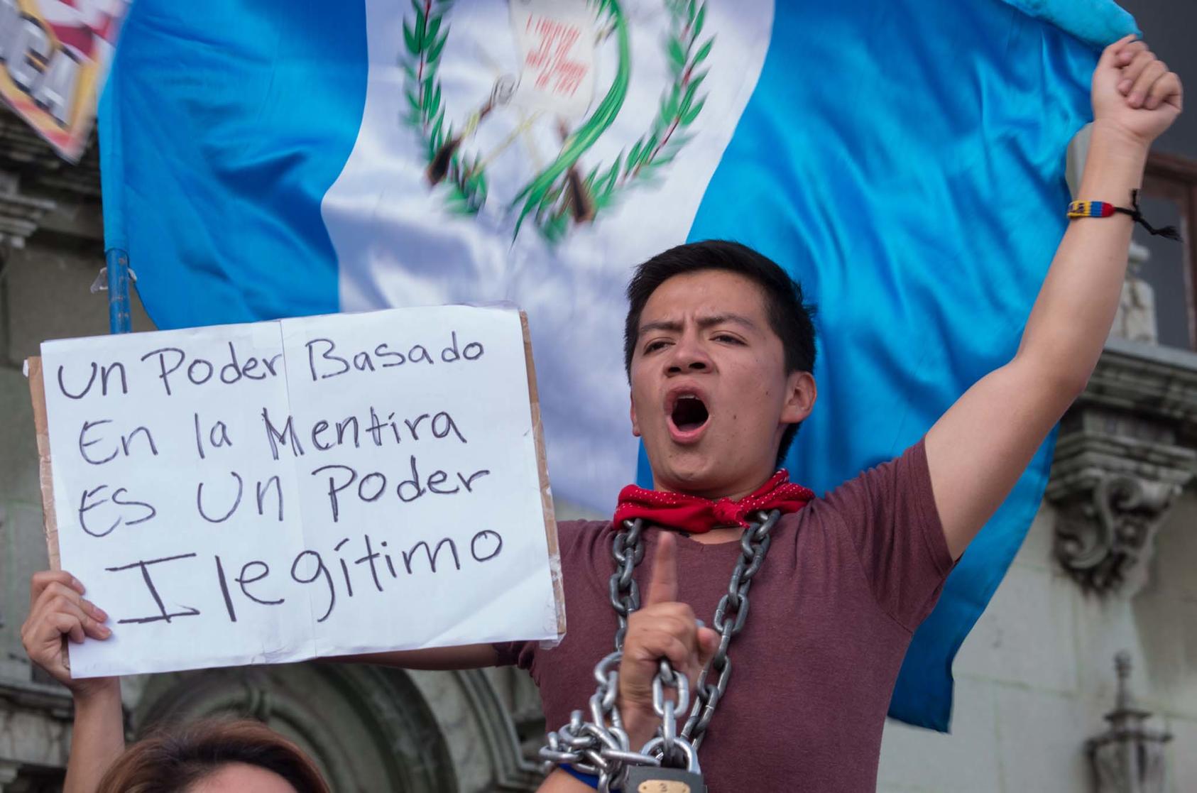 RenunciaYa protesters in Guatemala City, Guatemala. May 30, 2015. (Eric Walter/Wikimedia Commons)