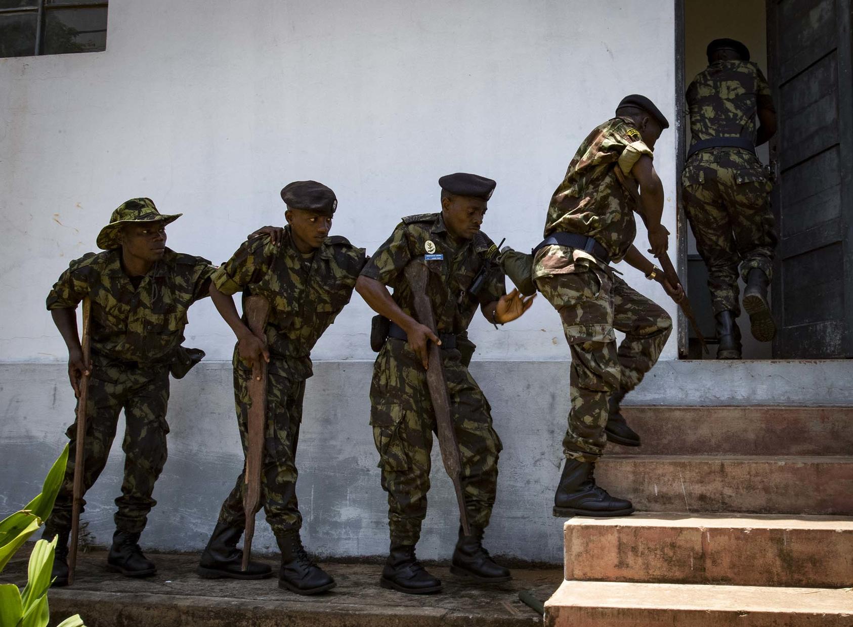 Mozambique Defence Armed Forces enter a building while participating in room clearing and close-quarters combat training during exercise, Jan. 30, 2019. (U.S. Navy/Mass Communication Specialist 1st Class Kyle Steckler)