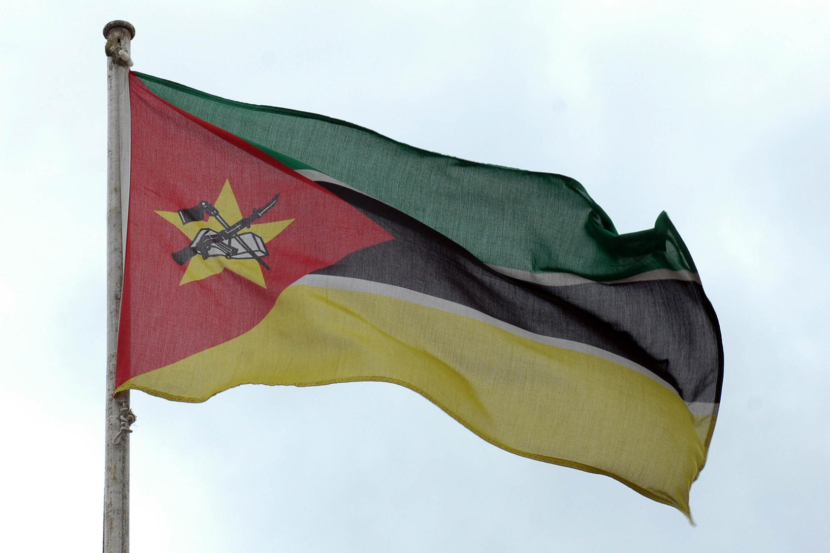Mozambique's flag is pictured in the capital city of Maputo. September 30, 2005. (Henner Frankenfeld/The New York Times)
