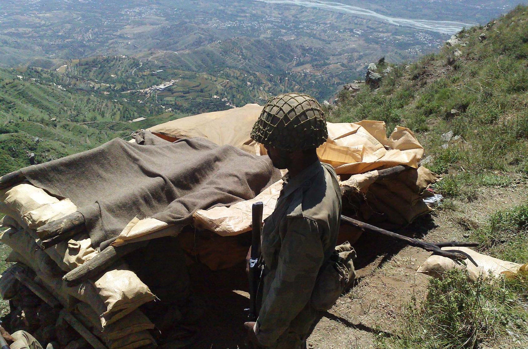 A Pakistani soldier taking part in an operation against Taliban-aligned fighters in Pakistan’s northwest. May 22, 2009. (Al Jazeera English)