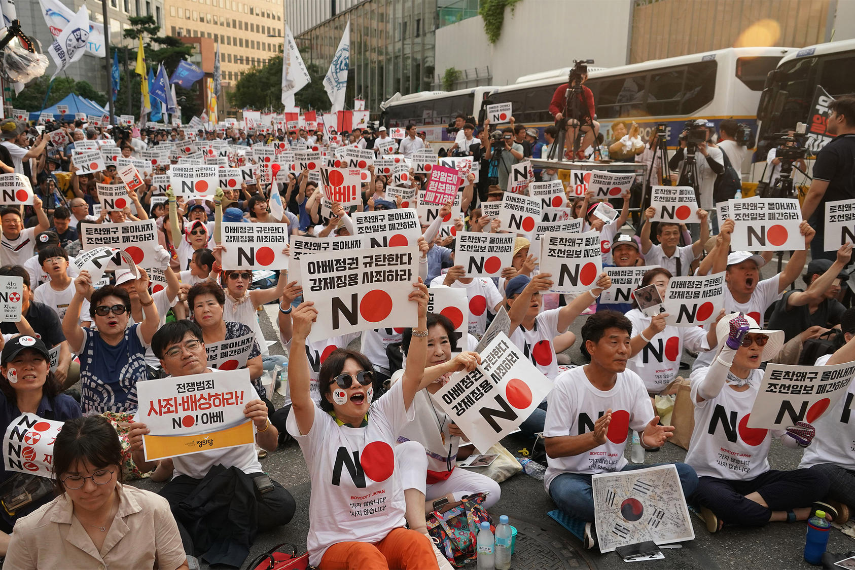 Demonstrators protest Japan’s decision to remove South Korea from a so-called “white list” of favored export partners, in Seoul, South Korea. August 3, 2019. (Chang W. Lee/The New York Times)