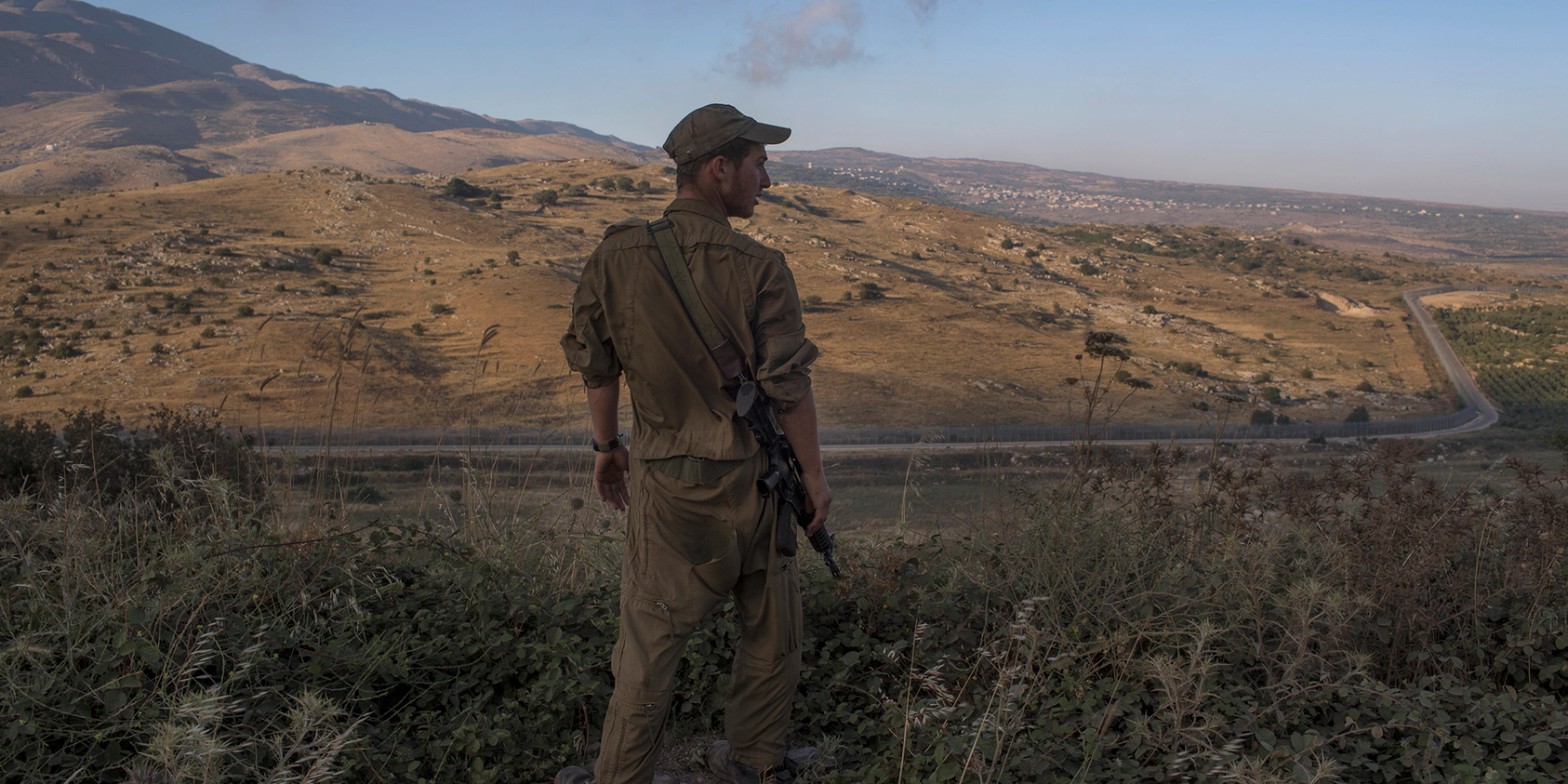 An Israeli soldier stands near the border with Syria near the village of Hadar, in the Israeli-annexed Golan Heights, June 21, 2015. (Uriel Sinai/The New York Times)