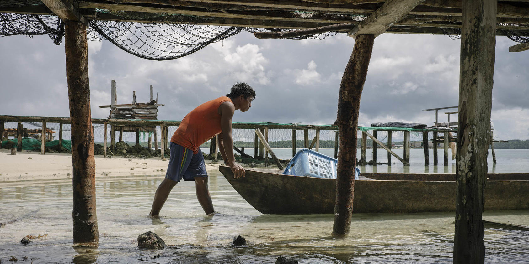 A man unloads seaweed, Solomon Islands, June 2018. As China seeks to expand its influence in the Pacific Islands, those nations want their interests, like addressing climate change, to be central to Beijing’s engagement. (Adam Ferguson/The New York Times)
