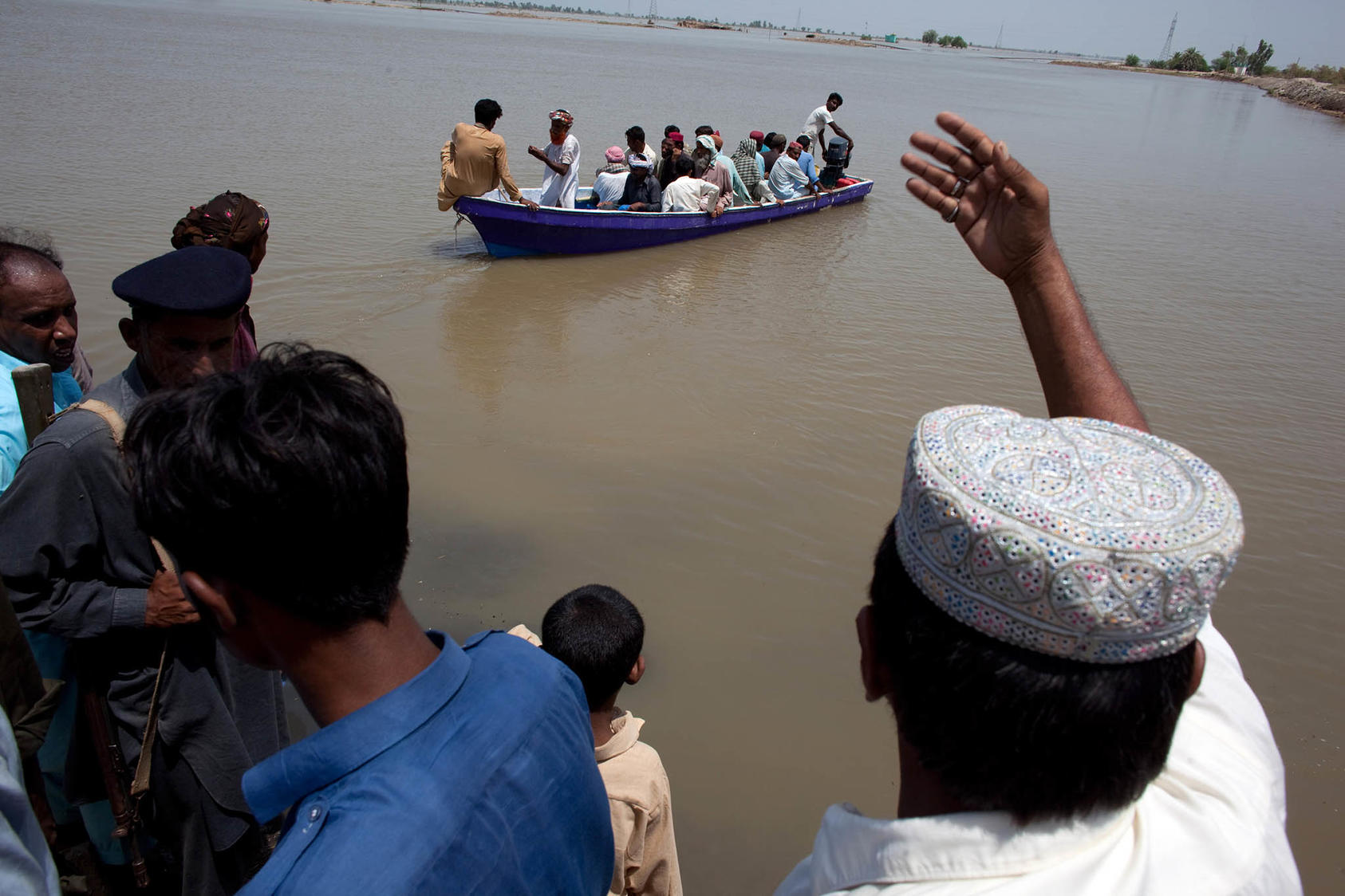 Displaced survivors of the floods in Pakistan near the village of Shahdadkot on Aug. 23, 2010. Over the last 20 years, over 10,000 Pakistanis have lost their lives due to climate-related disasters. (Tyler Hicks/The New York Times)