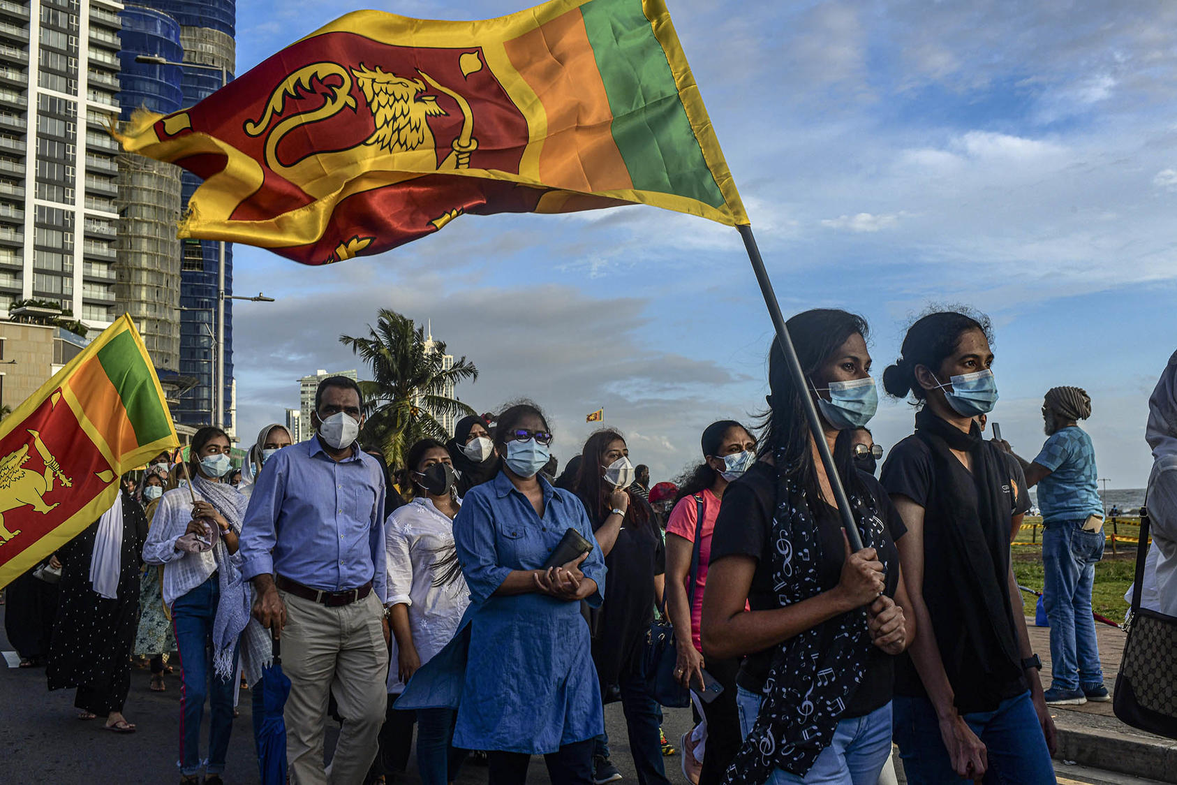 Protesters carrying the Sri Lanka flag march in the Galle Face Green area of Colombo, Sri Lanka, May 17, 2022. (Atul Loke/The New York Times)
